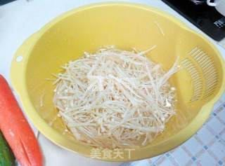 挑战味蕾——小尖椒拌金针菇的做法步骤：4