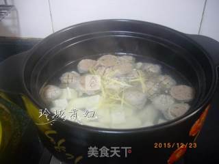 牛肉丸金针菇汤的做法步骤：2