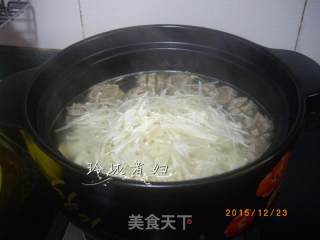牛肉丸金针菇汤的做法步骤：3