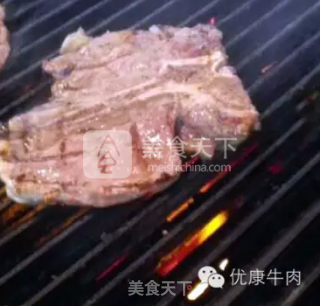 【圣诞大餐】高逼格的优康T骨牛排的做法步骤：2