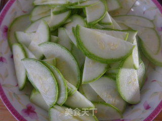 腊肠西葫芦的做法步骤：2