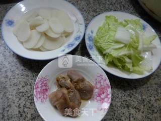 鸡胗白菜煮年糕的做法步骤：1