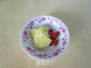 海参小米粥的做法步骤：2