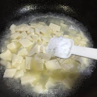 金针菇豆腐汤的做法步骤：3