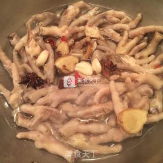 泡椒凤爪的做法步骤：3
