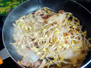 肉片炖粉皮的做法步骤：5