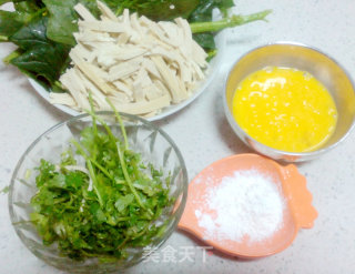 菠菜鸡蛋豆腐汤的做法步骤：2