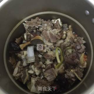 羊肉火锅的做法步骤：3