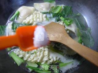 油菜蕻饺子波纹面的做法步骤：7