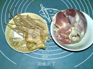 当归生姜羊肉汤的做法步骤：1