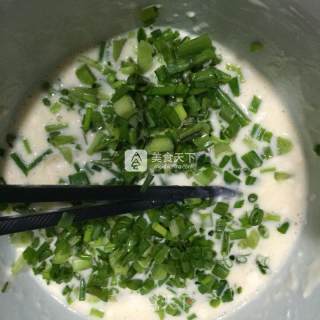 香肠葱香鸡蛋饼的做法步骤：5