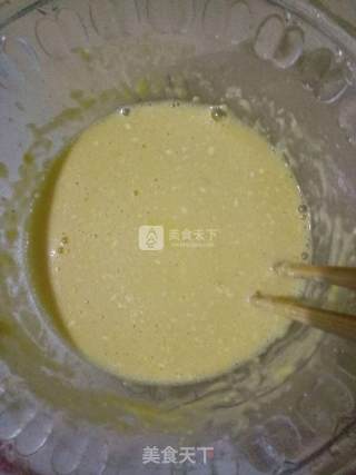 秋葵香肠鸡蛋卷的做法步骤：2
