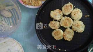 给宝宝做的早饭-浓香牛奶鸡蛋豆渣小饼的做法步骤：5