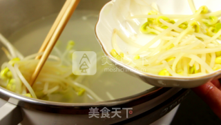 青海大王海鲜面的做法步骤：2