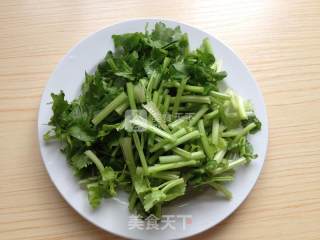 芹菜木耳炒肉丝的做法步骤：1