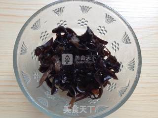 芹菜木耳炒肉丝的做法步骤：2