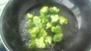 虾球西兰花的做法步骤：2