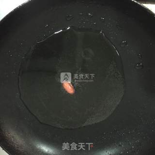 油炸花生米的做法步骤：2