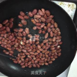 油炸花生米的做法步骤：3