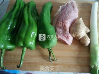 青椒肉丝的做法步骤：1