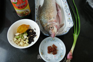 XO酱豆豉蒸鲮鱼的做法步骤：1