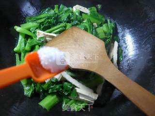 豆腐干炒油菜蕻的做法步骤：9
