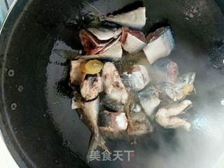 家常炖鲅鱼的做法步骤：5