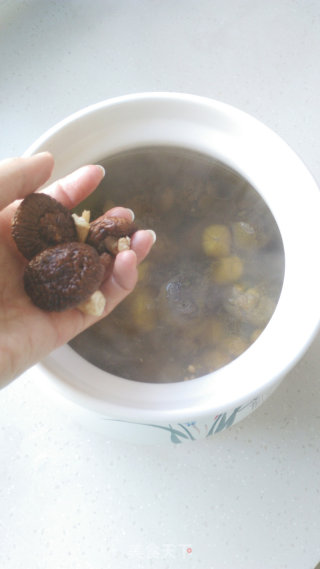 栗子香菇乌鸡汤的做法步骤：6