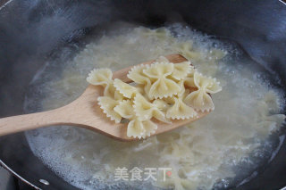 茄汁培根炒意面的做法步骤：3