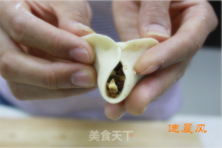 红糖花生三角包的做法步骤：8