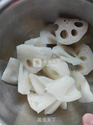 莲藕排骨汤的做法步骤：7