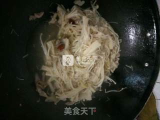 金针菇炒肉丝的做法步骤：5