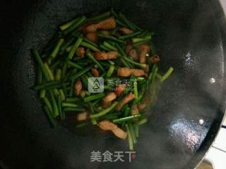蒜苔炒肉的做法步骤：10