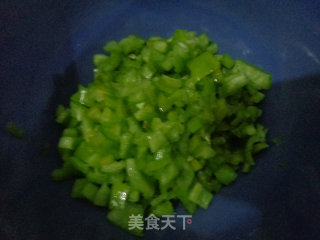 青椒鸡蛋饼的做法步骤：2