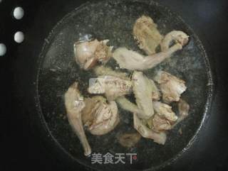 电陶炉炖盅煲鸽子汤的做法步骤：3
