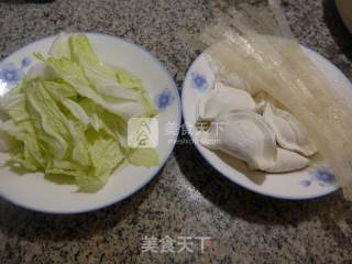 白菜粉皮煮饺子的做法步骤：1