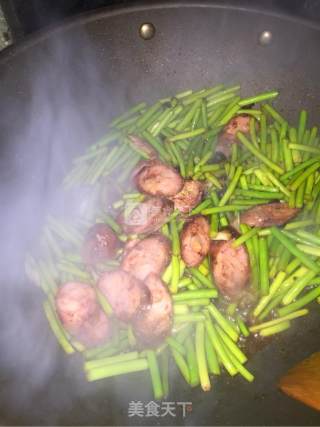豆豉蒜薹炒腊肠的做法步骤：9