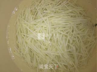 双色土豆丝的做法步骤：3