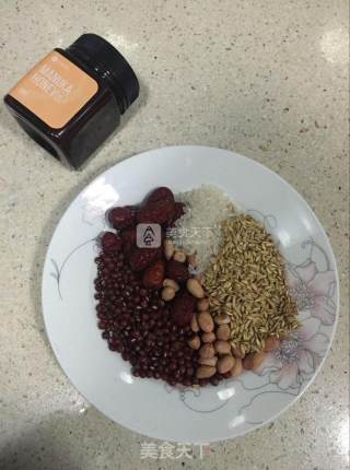蜂蜜杂粮粥的做法步骤：1
