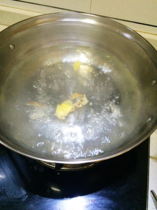 鲫鱼羊肉汤的做法步骤：2