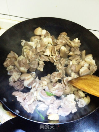 鲫鱼羊肉汤的做法步骤：7