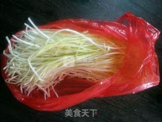 蒜黄炒肉的做法步骤：1