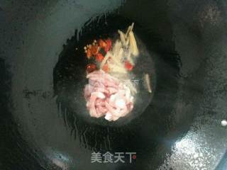 蒜黄炒肉的做法步骤：5