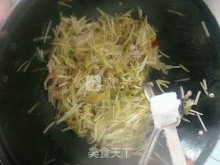 蒜黄炒肉的做法步骤：7