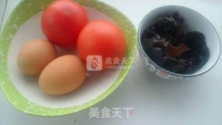 西红柿木耳炒鸡蛋的做法步骤：1