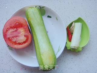 西葫芦炒鸡蛋的做法步骤：1