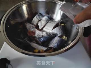 清炖鲅鱼的做法步骤：4