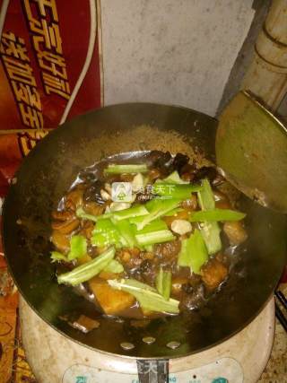 松菇土豆炖鸡的做法步骤：11