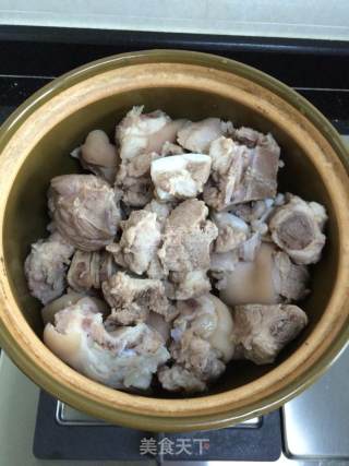 板栗猪脚的做法步骤：1