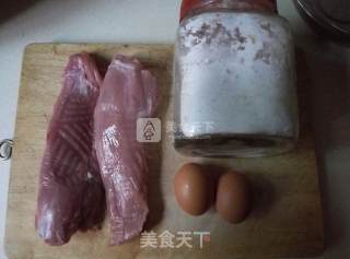 糖醋里脊肉的做法步骤：1